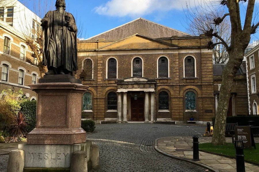 Estátua de John Wesley e Wesley’s Chapel